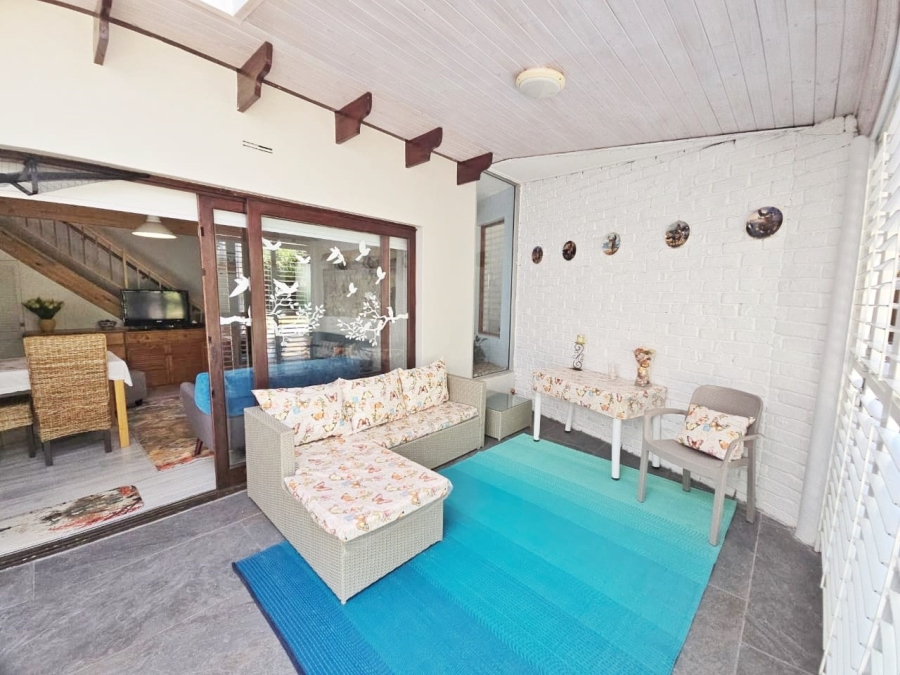 5 Bedroom Property for Sale in Kingfisher Creek Western Cape